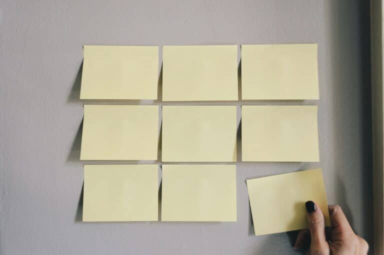 9 post-it, stratégie pour attirer