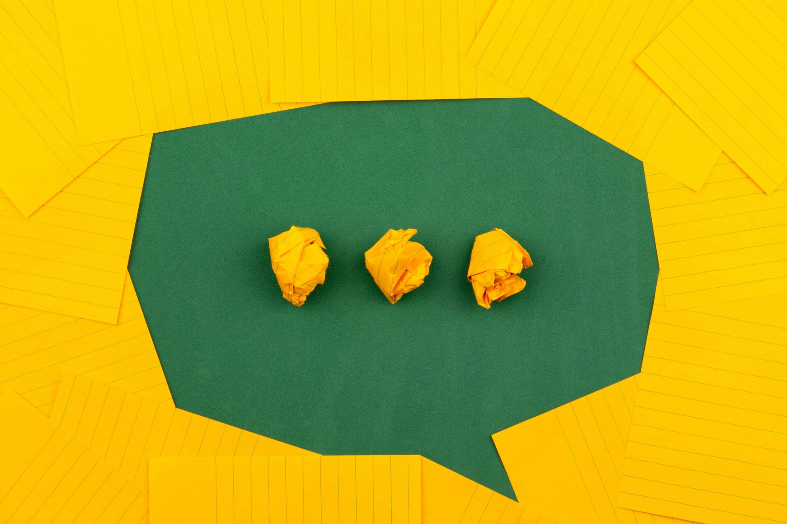 Symbole communication interne jaune et vert